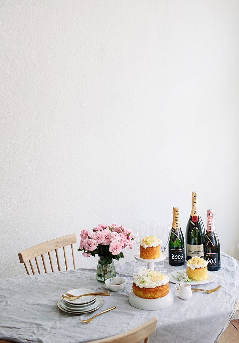 Herbed lemon cake