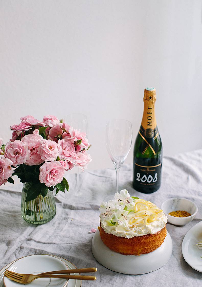 Herbed lemon cake